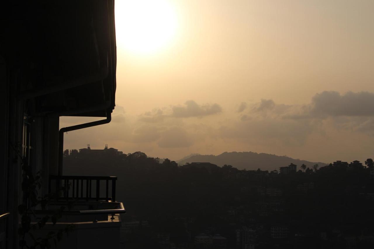 The Peak Pavilion Kandy Eksteriør bilde